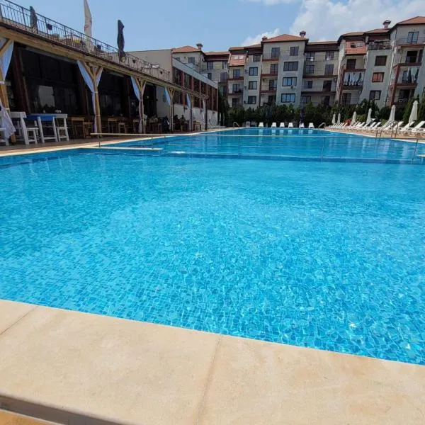 Famagusta Antoniya, hotelli kohteessa Aheloy