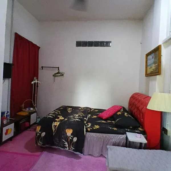 Cassa Bonda Std Triple Room, hotel v destinaci Macang