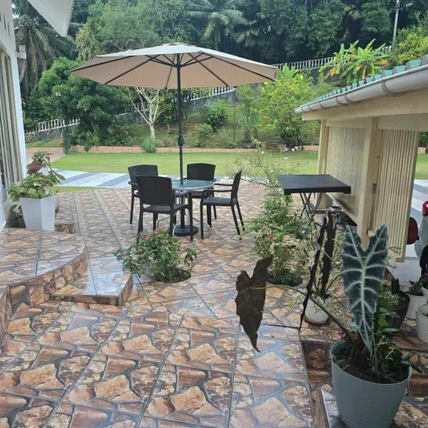 Loversnest Self Catering, hotel v destinaci Anse aux Pins