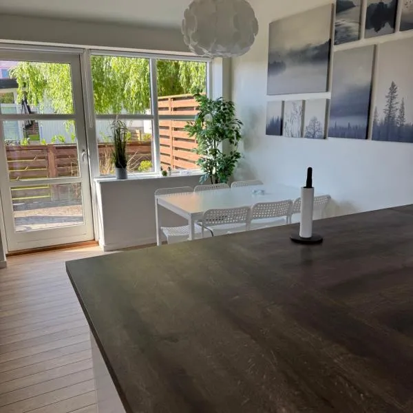 Bøtø strand ferielejlighed 2, hotell i Marielyst