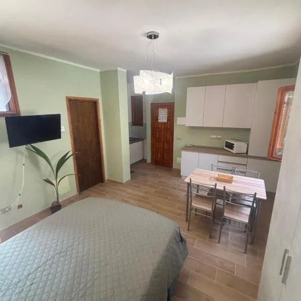 Casa vacanze by Michele, hotel v destinaci Verbania