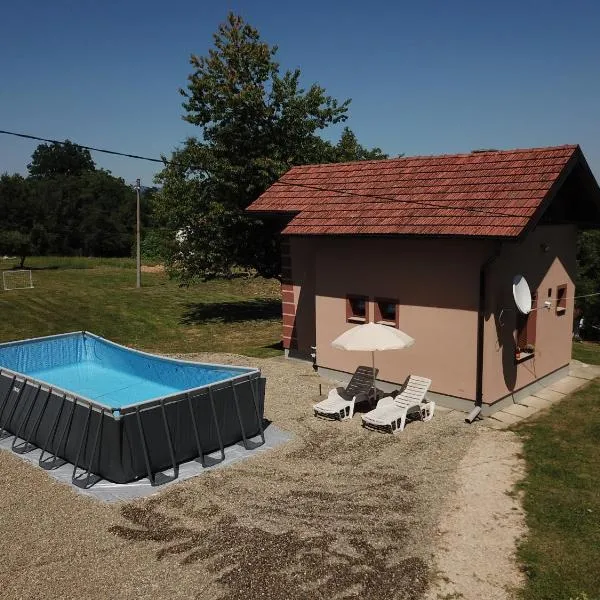 Vikendica "Šapat šume", hotel in Bosansko Petrovo Selo
