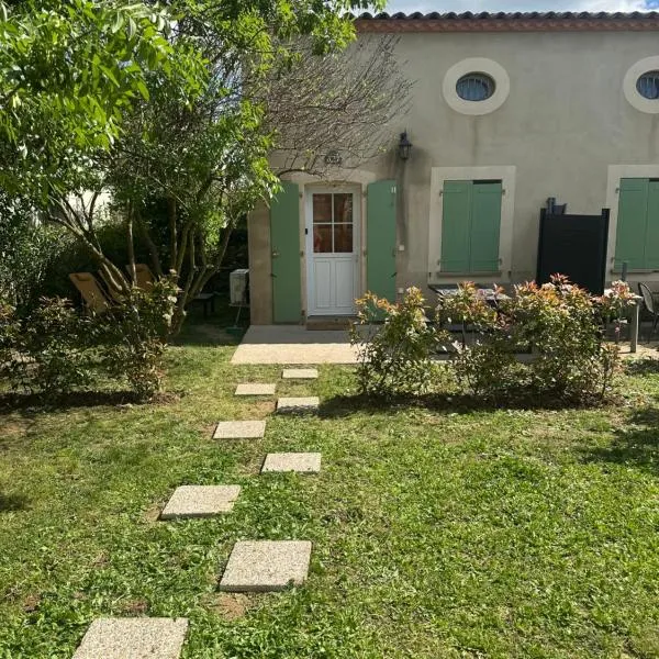 Maison vacances climatisée à 20 minutes de la mer, hotel v destinácii Gallargues-Le-Montueux
