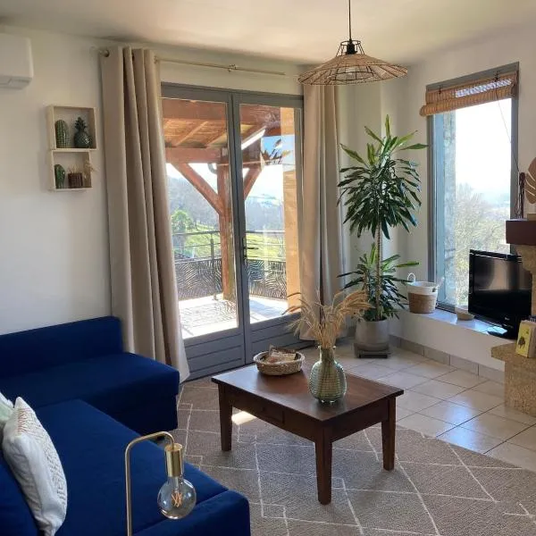 Le Périd'Or - Maison avec très belle vue à Marnac, hotel in Marnac