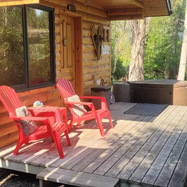 Beautiful Cabin near Radium Hot Springs with private hot tub, hotel en Radium Hot Springs