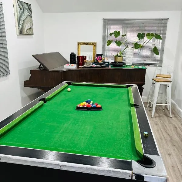 Hertford Home detached garden parking pet allowed, hotel in Hertford