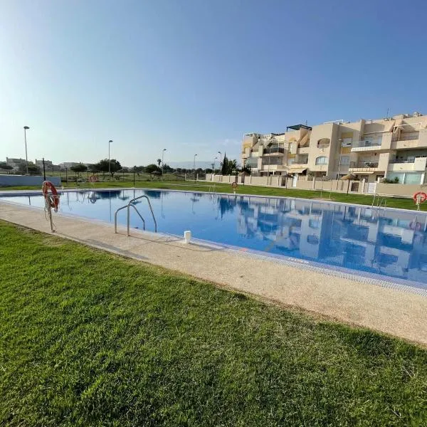 Luxury Homes Toyo Golf Paradise Retamar, hotel en Retamar