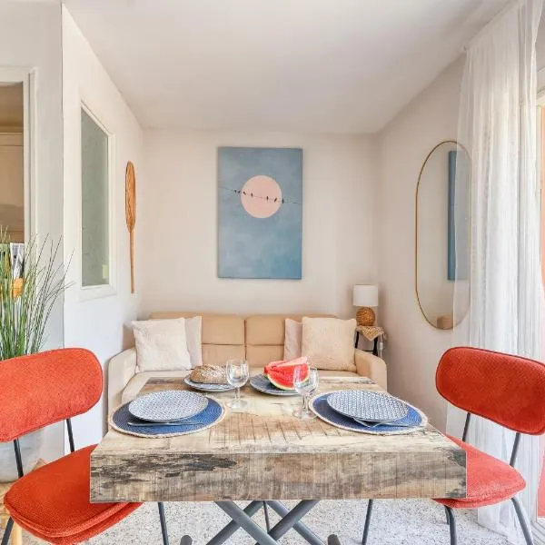 Deux beaux studios, rue piétonne, bord de mer, CLIM、バンドールのホテル