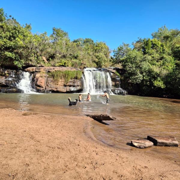 Chácara com piscina condominio cachoeira
