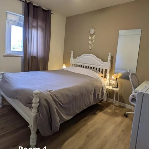 We host, hotel in Costa da Caparica