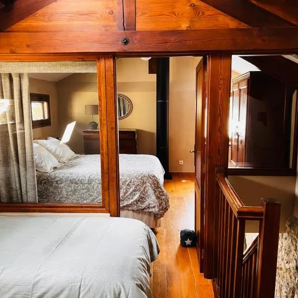 Rustic 3-Story Stone & Wood Mountain Retreat, hotel v destinaci Llo