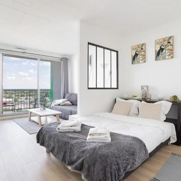 En hauteur, au pied du métro & 7mn du centre Lille, hotel in Mons-en-Baroeul