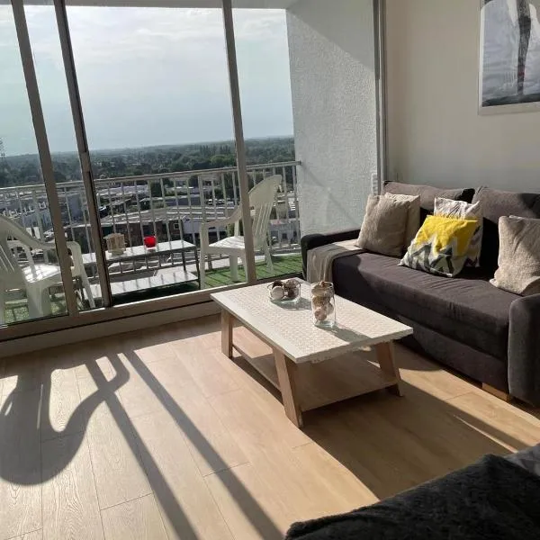 En hauteur, au pied du métro & 7mn du centre Lille, hotel in Mons-en-Baroeul