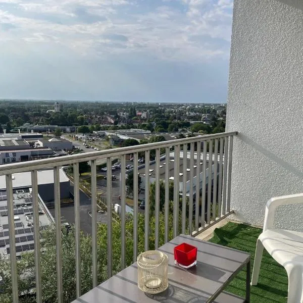 En hauteur, au pied du métro & 7mn du centre Lille, hotel in Mons-en-Baroeul