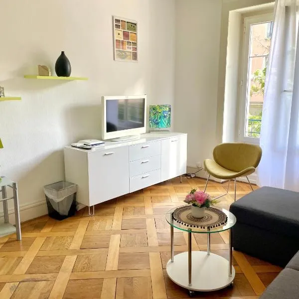 8 minutes walking from Lausanne Train station, hotel in Lausanne