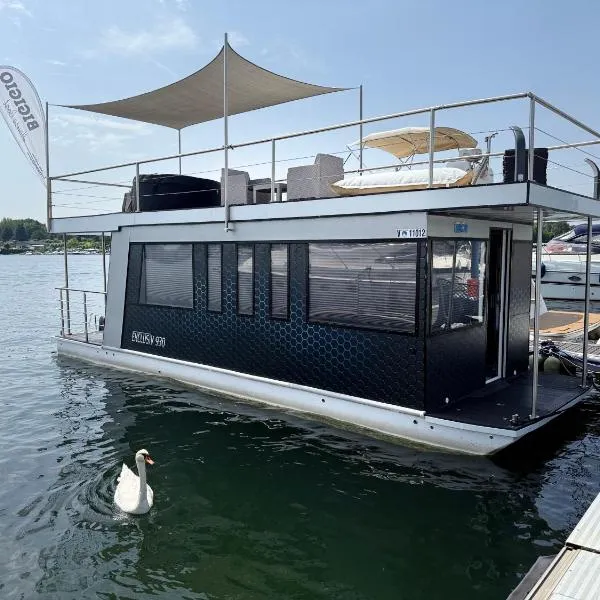 NEON Bigigio House Boat, hotel v destinaci Lisanza