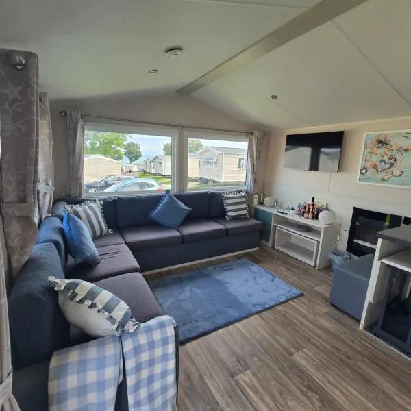 6 Birth Caravan Quay West Sea Views, hotel in New Quay