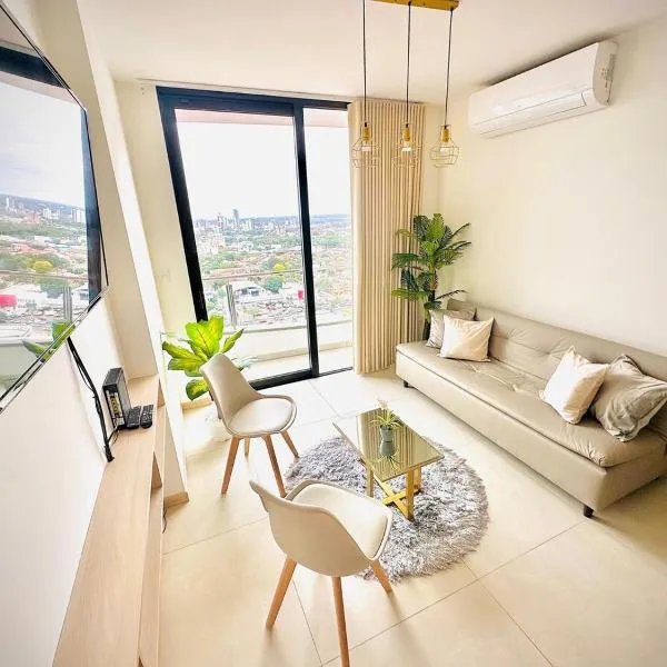 Hermoso depto a estrenar,piscina,sauna,áreas verdes, hôtel à Santa Cruz de la Sierra