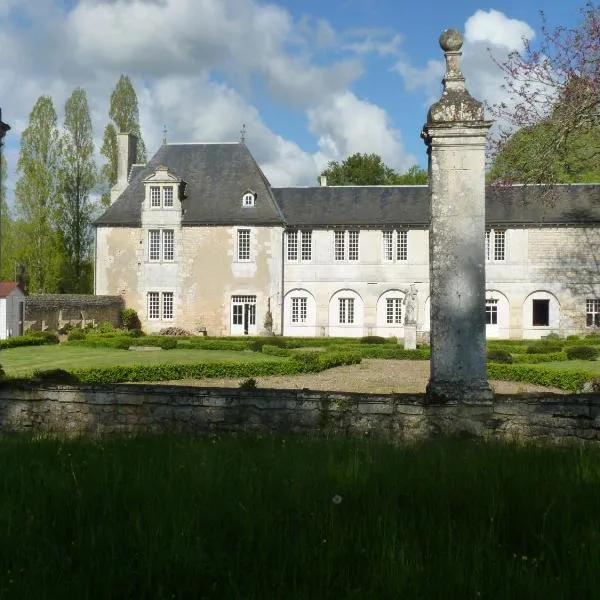 LOGIS du Château du Bois Doucet, khách sạn ở Tercé