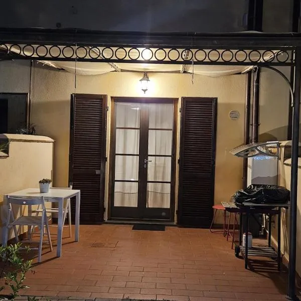 Bilocale indipendente a 10' da Pisa, hotel in Cascina