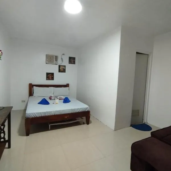 AlonaBeach Tourist Inn, hotel en Taporok