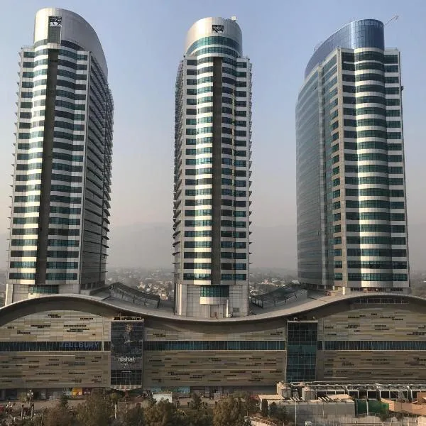 Elysium Capital Retreat Skyline Apartment Facing Centaurus Mall Islamabad, hotel in Islamabad