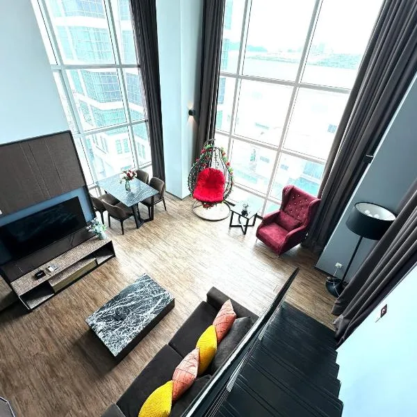 Amazing Seaview Duplex George Town Maritime Suites 07, hotel in George Town