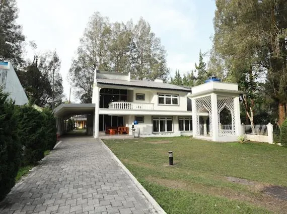 Villa Berastagi Indah A32 - TEBU MANIS, hotel v destinaci Berastagi