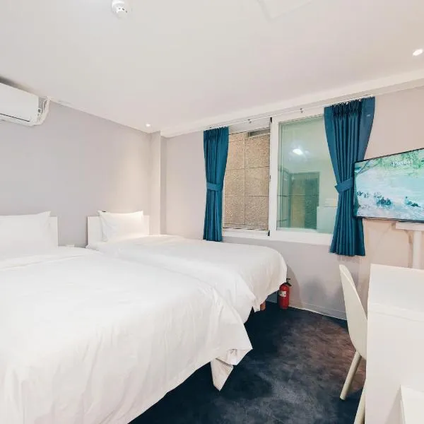 W hostel, hotel v Soule