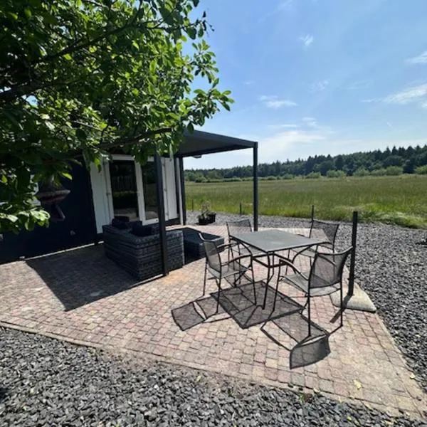 Luxe chalet met uniek vrij uitzicht op rustig park in Papenvoort DRENTHE, hotel v destinaci Papenvoort
