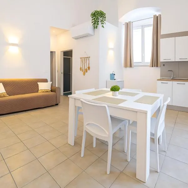 106 Dimora Via Bari, hotel in Giovinazzo