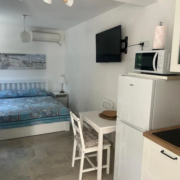 Cozy Kotor apartment, hotel v destinaci Dobrota