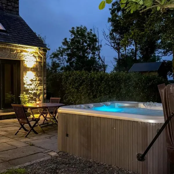 Bluebell Cottage - with hottub, hotel v destinaci Newry