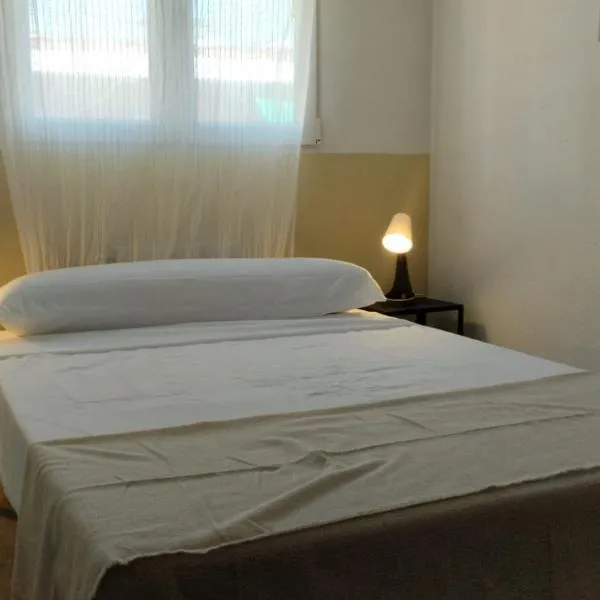 Usera Habitaciones B, hotel in Madrid