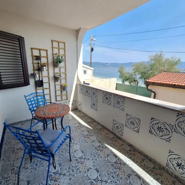 Grandpa's beach house, hotel i Slatine