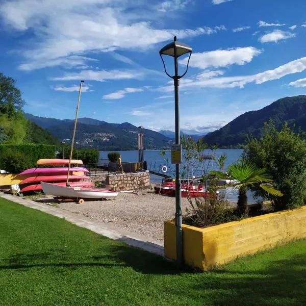 Vintage Lake Flat 20m from Lake Lugano, hotel en Brusimpiano