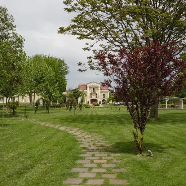 Domeniile Martinutzi -Hotel Cardinal si Conac Rhedey, hotel v destinaci Alba Iulia