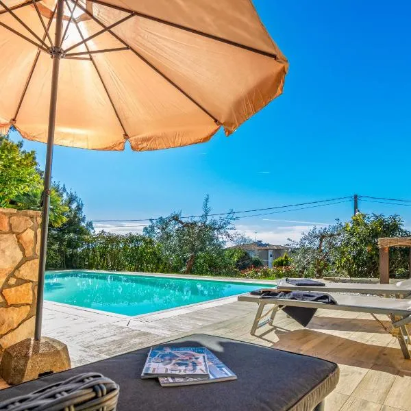 Marelì - magnifica villa con piscina, Hotel in Livorno