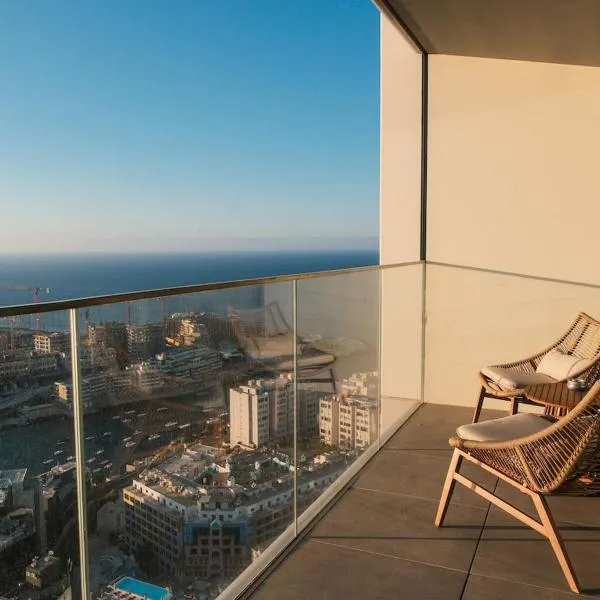 Luxury Apartment with Sea and Skyline Views St Julians, hotel in St Julian's