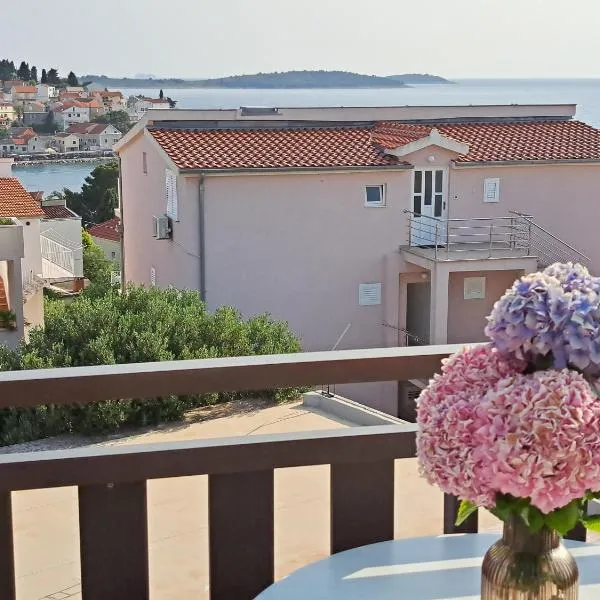 Apartmani Karmen, khách sạn ở Primošten