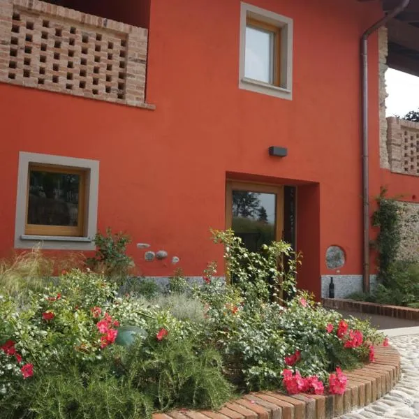 Decanter House - Wine Resort Alto Piemonte, hotel in Borgomanero