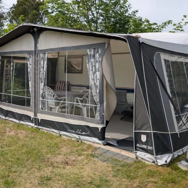 Henneby Camping - V179, hotel in Henne Strand