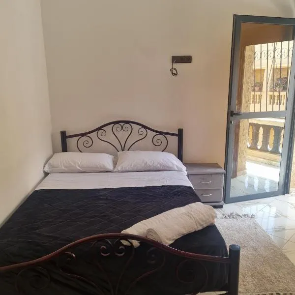 Bouztour, hotel a Bouznika