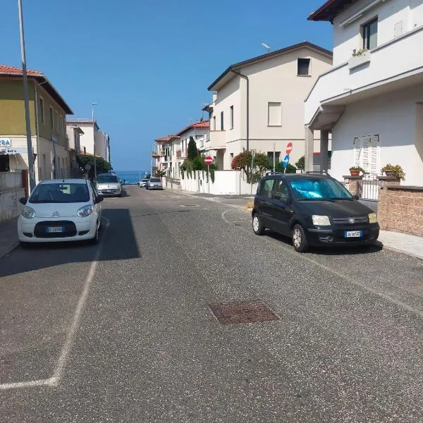 via mascagni 50 A, hotel in Rosignano Solvay