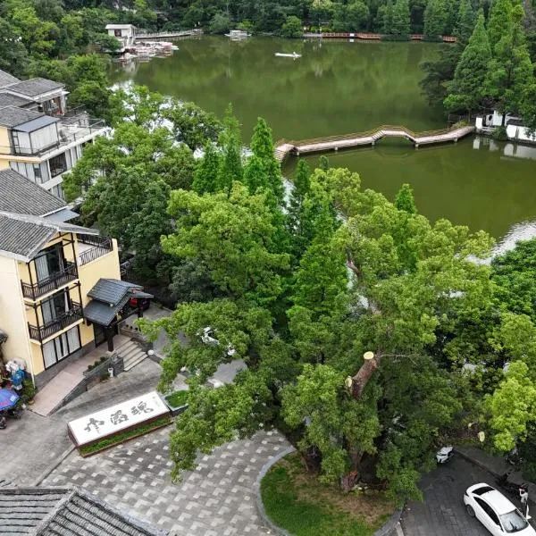 Guilin Camphor Country House Free pick-up service at train station for two nights, hotel in Guilin