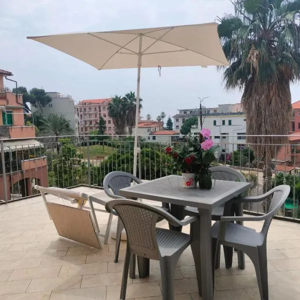 Mansardina a due passi dal mare, hotel di Imperia