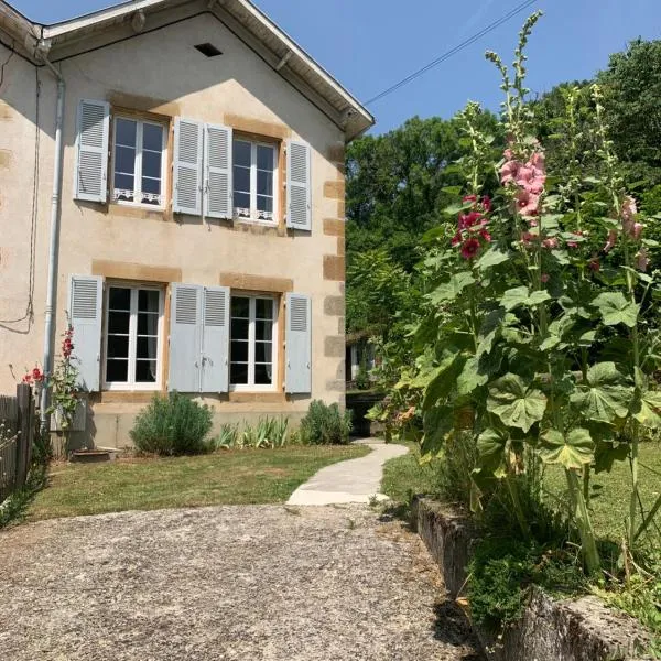 Gite Coccinelle in the medieval town of Confolens, hotel a Confolens