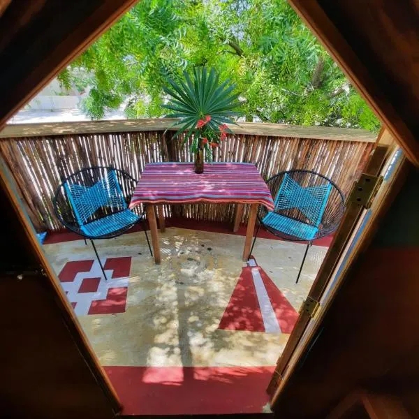 Casa Jade Ecobungalows Las coloradas, hotel in Yuluc