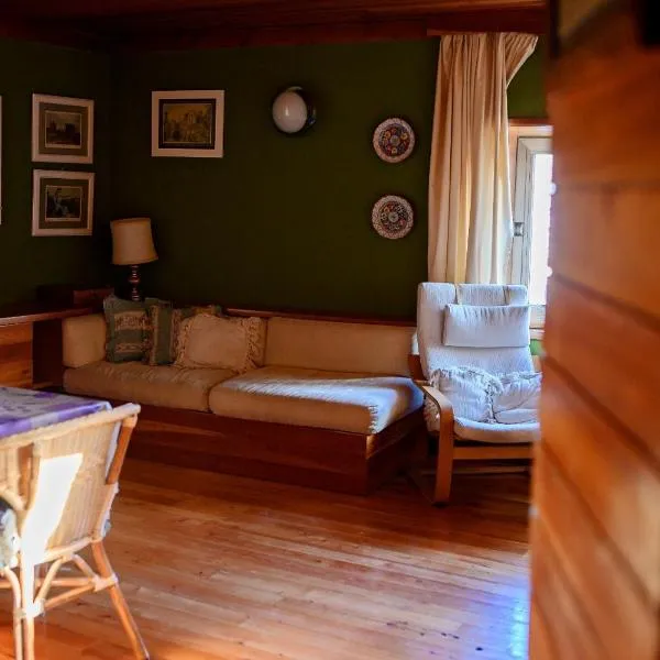 Casa in centro storico stile chalet di montagna, hotel v destinaci Ovindoli