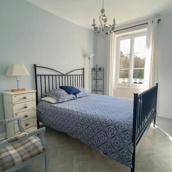 Gite Coccinelle in the medieval town of Confolens, hotel in Confolens